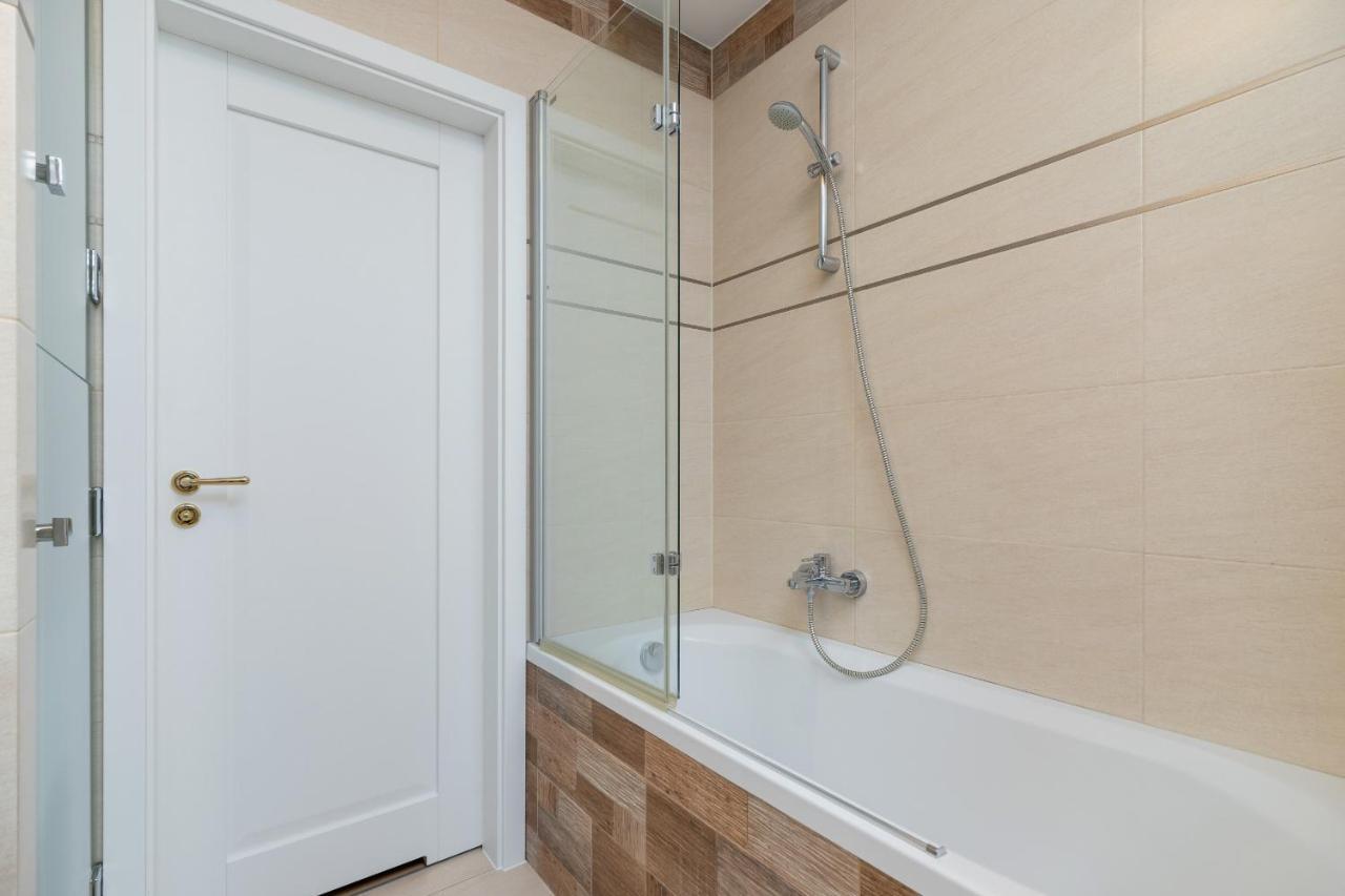 Politechnika Krakowska Apartment By Renters Prestige Exterior foto